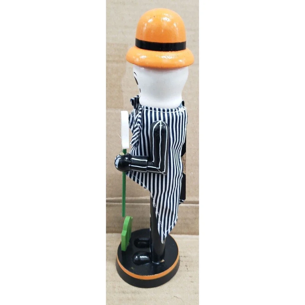 Wooden Nutcracker,9.5